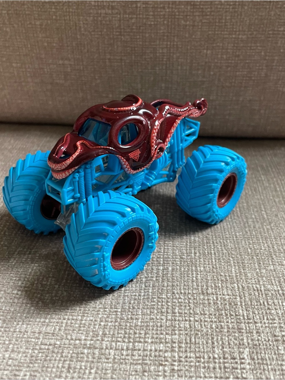 Monster Jam Nitro Neon Octon8er Monster Truck Toy
